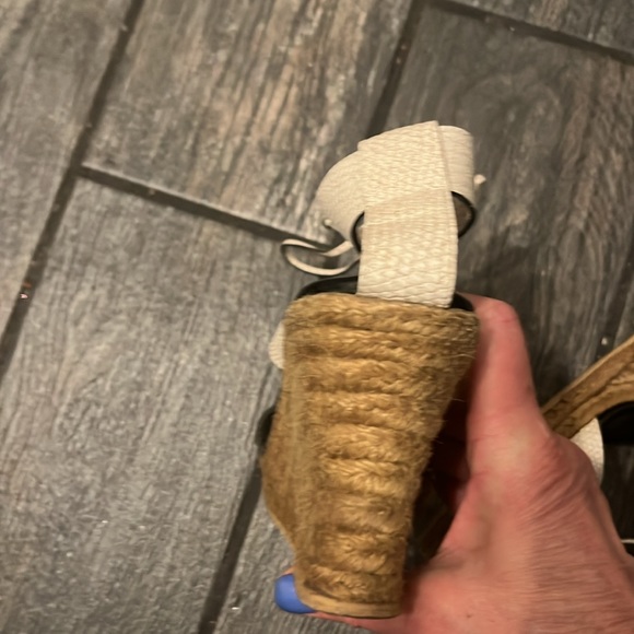 Mara Wedge - Picture 3 of 3